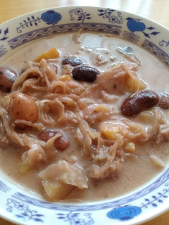 Una foto de Sopa de habichuelas / frijoles con chucrut (col ácida)
