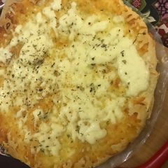 A picture of Garlic cheese bread.