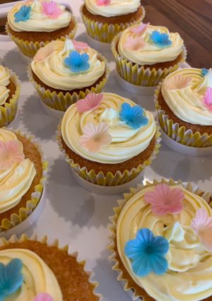 A picture of Lemon cupcakes.