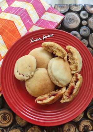 A picture of Jam🍓cookies.