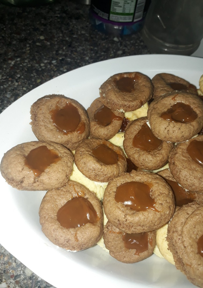 Una foto de Galletas pepas de chocolate y dulce de leche