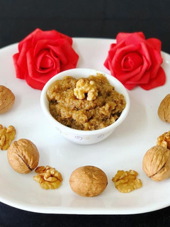 અખરોટ નો હલવો (Walnut Halwa Recipe In Gujarati) રેસીપી મુખ્ય ફોટો