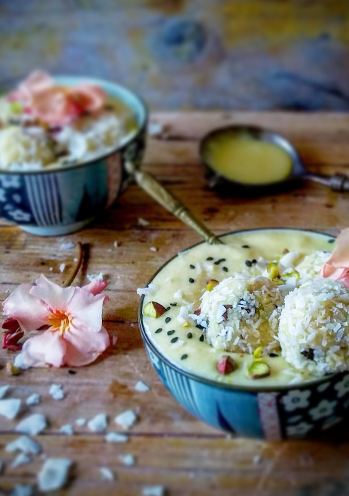 Una foto de Crema de coco y mango con bolitas de cuscús,