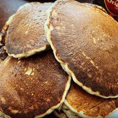 A picture of Fluffy Buttermilk Pancakes.