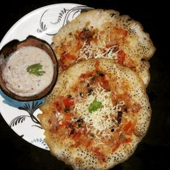 A picture of Onion tomato Uttapa.