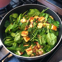 A picture of Saag paneer.