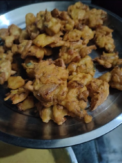 भजिया(bhajiya recipe in hindi) रेसिपी मुख्य फोटो