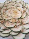 Rosa o carpaccio de calabacín