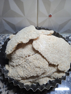 Una foto de Empanando bifes de merluza sin espinas!