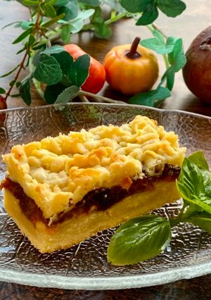 A picture of Apricot Cookie Cake.