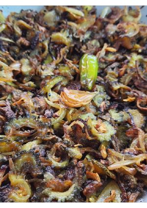 Garlic onion karela fry রেসিপির প্রধান ছবি