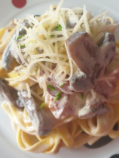 Una foto de Tagliatelle al huevo con carbonara de champiñón