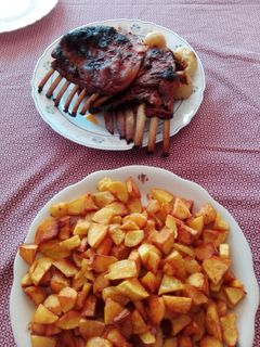 Vaddisznó oldalas egészben sütve, kocka sült burgonyával recept fotója