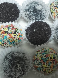 Una foto de Galletas de oreo sin horno rápidas y esponjosas