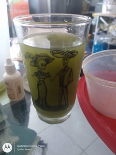 Una foto de Agua fresca de pepino con manzana 🥒🍎