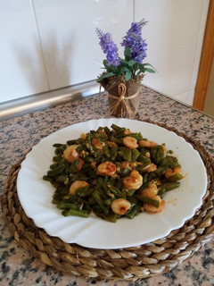 Una foto de Salteado de habicholillas y gambas congeladas