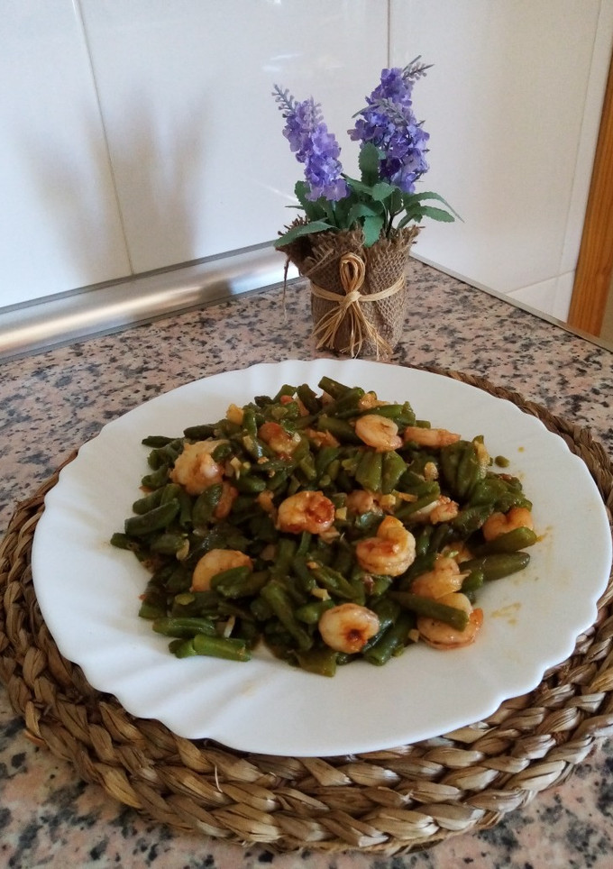Una foto de Salteado de habicholillas y gambas congeladas
