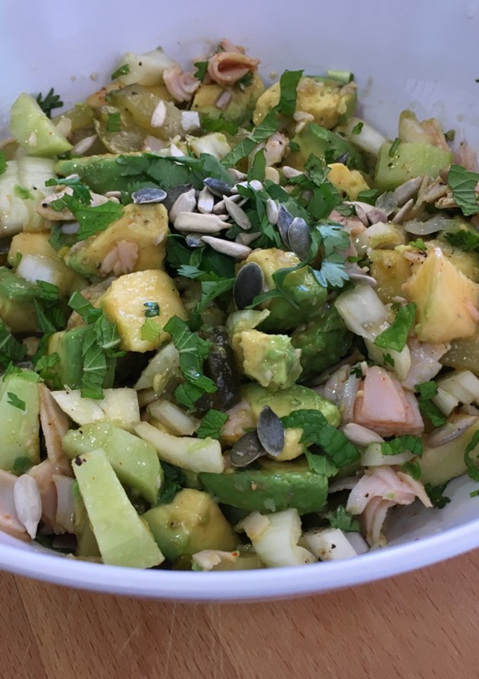 Una foto de Ensalada de aguacate distinta