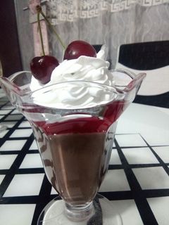 صورة لوصفة تحلية الشوكولاتة بالكرز بلمسة ريتال باردة لصيف 🌸💓👍🍒🍒🍒🍒🍒🍒🍒