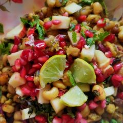 A picture of Chatpate healthy lobia chaat.