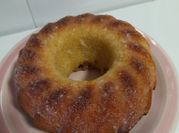 Una foto de glaseado de budín limón