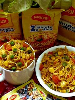 वेज मैगी (Veg Maggi recipe in hindi) रेसिपी मुख्य फोटो