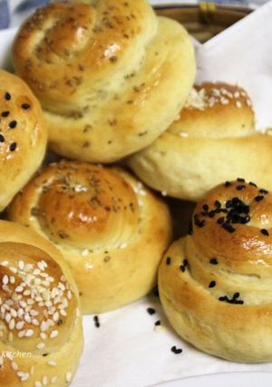 A picture of Spiral Dinner Rolls.