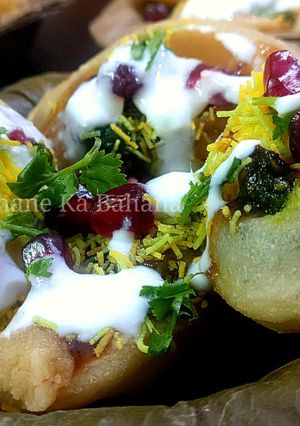 A picture of Dahi Puri or Mitha golgappa.