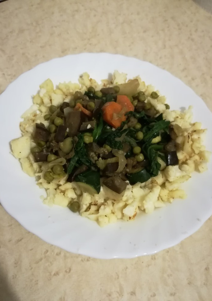 Una foto de Verduras en cama de coliflor