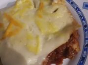 Una foto de lasagna en microondas