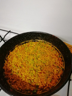 Una foto de Fideos boloñoseados🍝😋