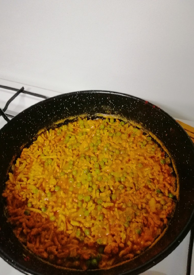 Una foto de Fideos boloñoseados🍝😋