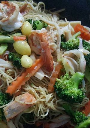 รูปของ ผัดหมี่ฮ่องกง 😋