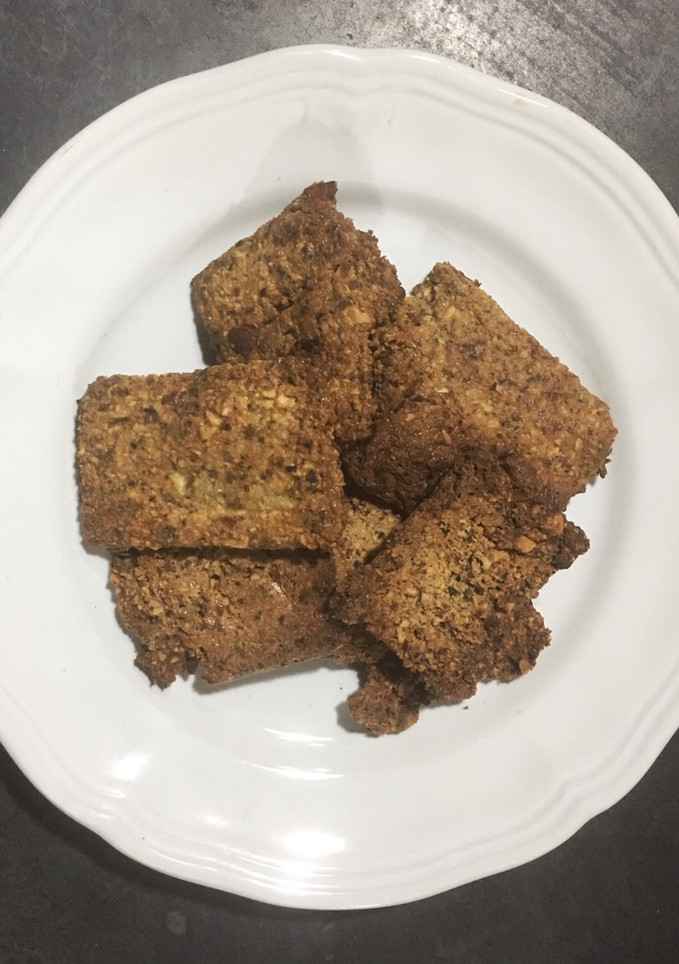Una foto de Galletas saladas (crackers) a base de almendras - Apta para candidiasis (sin gluten, sin lácteos)