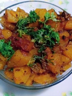 कच्च्या पपईची भाजी (kachha papaichi bhaji recipe in marathi) रेसिपी चे मुख्य फोटो