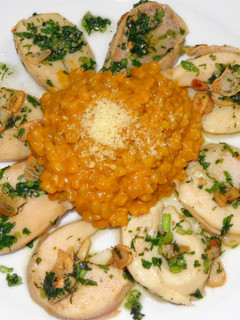 Una foto de MEDALLONES DE LOCOS AL AJILLO CON RISOTTO DE MOTE. JON STYLE