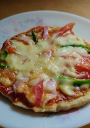 હોમમેઇડ પિઝા..  🍕 (Home Made Pizza Recipe In Gujarati) રેસીપી મુખ્ય ફોટો