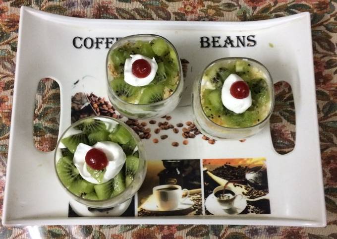 Recipe of Super Quick Instant kiwi glass pudding 3 layer