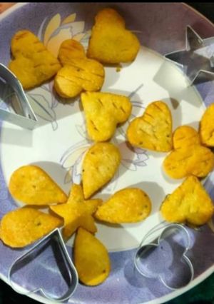 नमक पारे (Namakpare recipe in hindi) रेसिपी मुख्य फोटो
