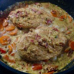 A picture of Creamy chicken breasts.
