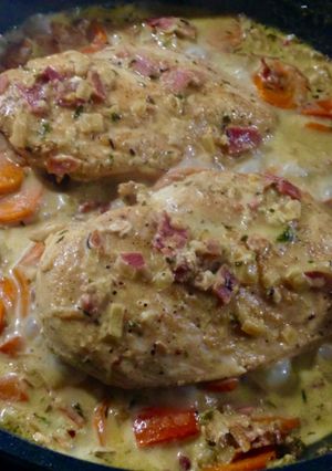 A picture of Creamy chicken breasts.