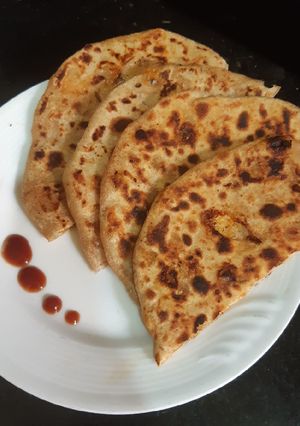A picture of Pizza parantha.