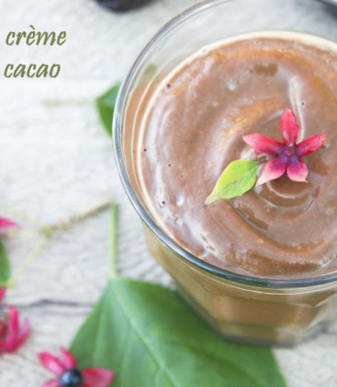 Une photo de Smoothie crème à l'avocat et cacao cru