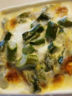 Une photo de Oeuf cocotte aux asperges