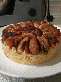 صورة لوصفة مقلوبة الأرز والدجاج بالخضار