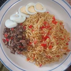 A picture of Tomato Noodles,boiled Egg and Diced fried beef.