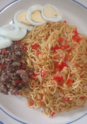 A picture of Tomato Noodles,boiled Egg and Diced fried beef.