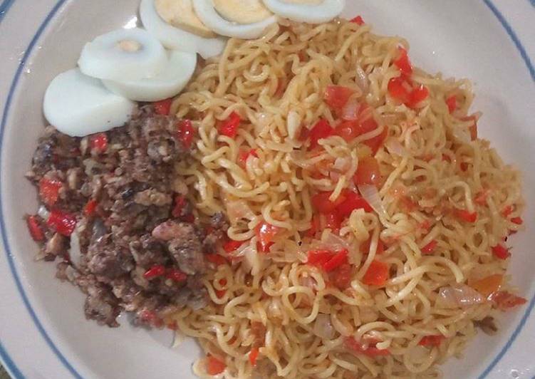 Recipe of Ultimate Tomato Noodles,boiled Egg and Diced fried beef