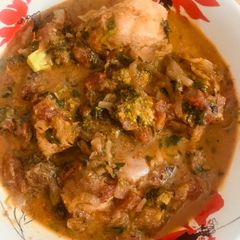 A picture of Homestyle chicken curry with broccoli.