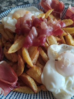 Foto principal de Huevos revueltos con jamón y bacon